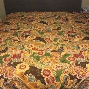 Comforter: queen size